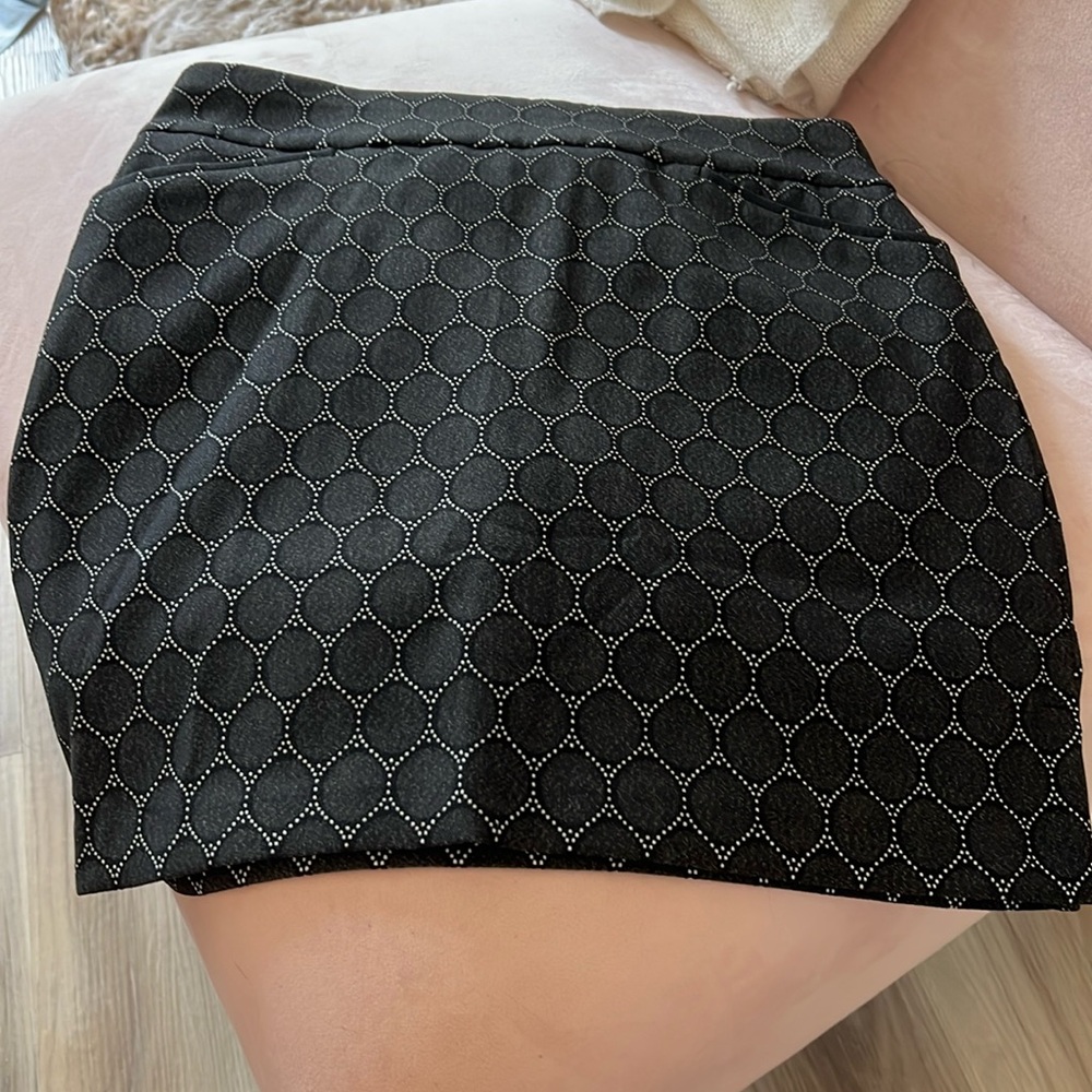 NWT Chicos pull on stretch skirt. Size 00